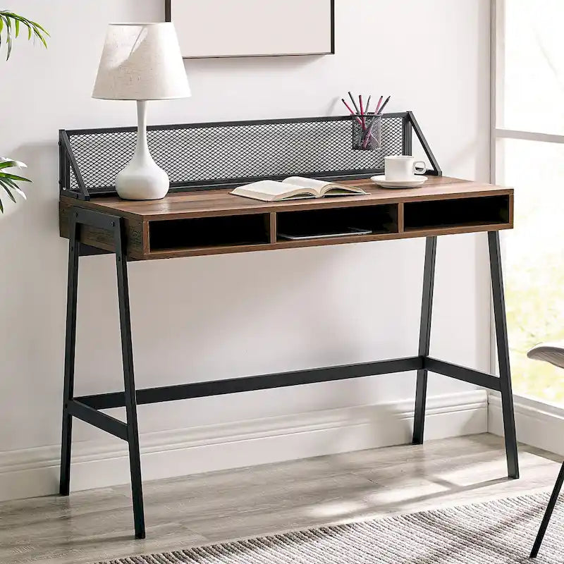 42-inch industrieel schrijfbureau met geperforeerde achterkant en opbergvakken