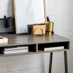 42-inch industrieel schrijfbureau met geperforeerde achterkant en opbergvakken