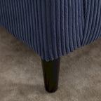 Stoffen fauteuil met kussen en en sierkussen